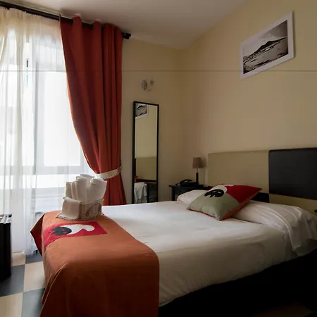 Hotell Plebiscito 3*